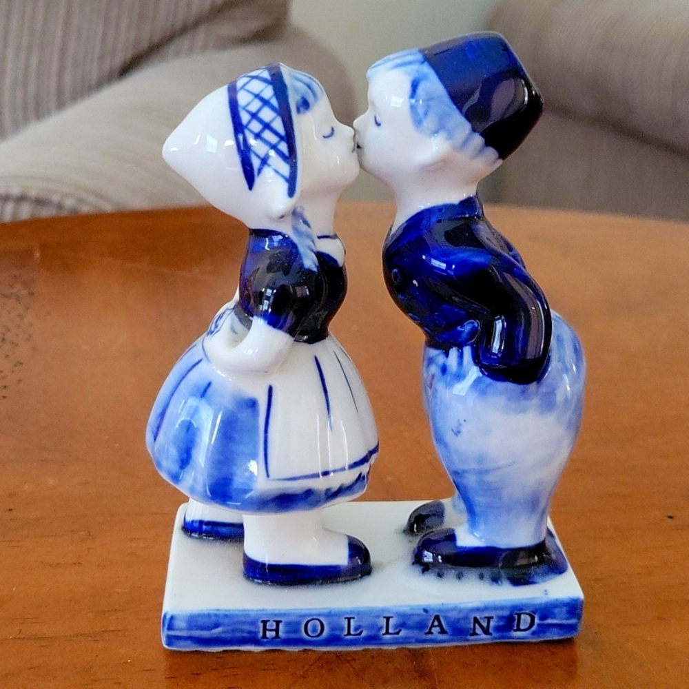 HOLLAND DELFT    BLUE HOLLAND FIGURINE